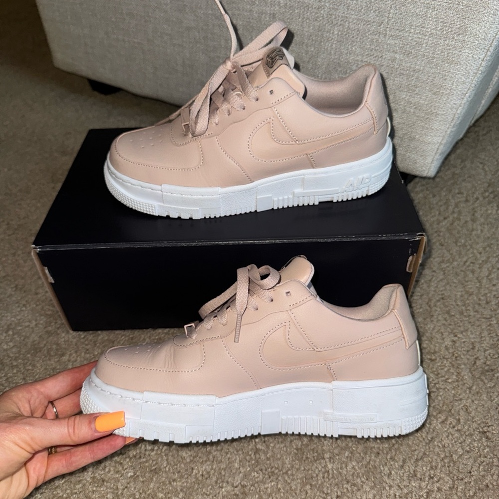 Nike AF1 Air Force 1 Pixel in Beige